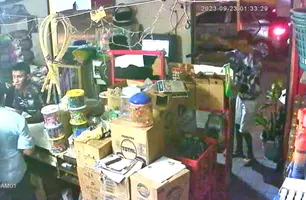 Bandidos armados invadem bar e fazem verdadeiro ‘limpa’ em Teresina (Foto: Reprodução)