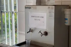 Bebedouro com problema na Unidade Básica de Saúde Dr. Henrique Melo Castelo Branco (Foto: Tiago Moura/ Conecta Piauí)