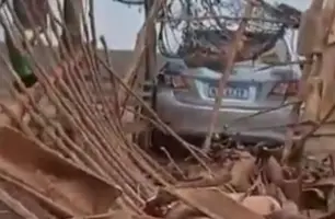 Carro invade residência em Matias Olimpio (Foto: Reprodução / Luzilândia News)