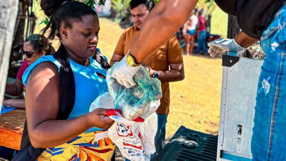 Entrega de carne bovina para população em Paulistana