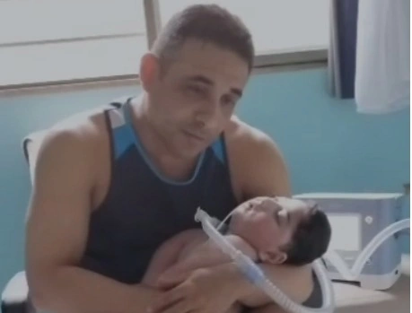 Família de Kayque Kennedy faz campanha para conseguir cadeira de rodas
