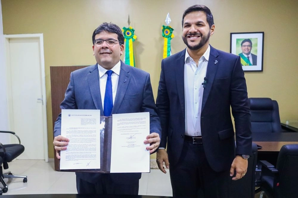 Governador Rafael Fonteles e secretário de educação Washington Bandeira