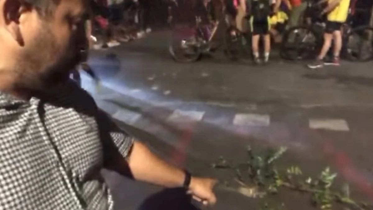 Homem denuncia buracos em ciclofaixas de Teresina