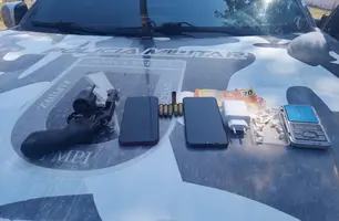 Homem é preso com arma, munições e drogas em Luís Correia (Foto: Reprodução)