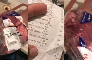 Mulher denuncia carne podre (Foto: Reprodução / Teresina Fofoqueira)