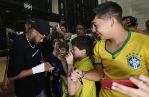 Neymar se juntou ao grupo nesta segunda-feira (Foto: Vitor Silva /CBF)