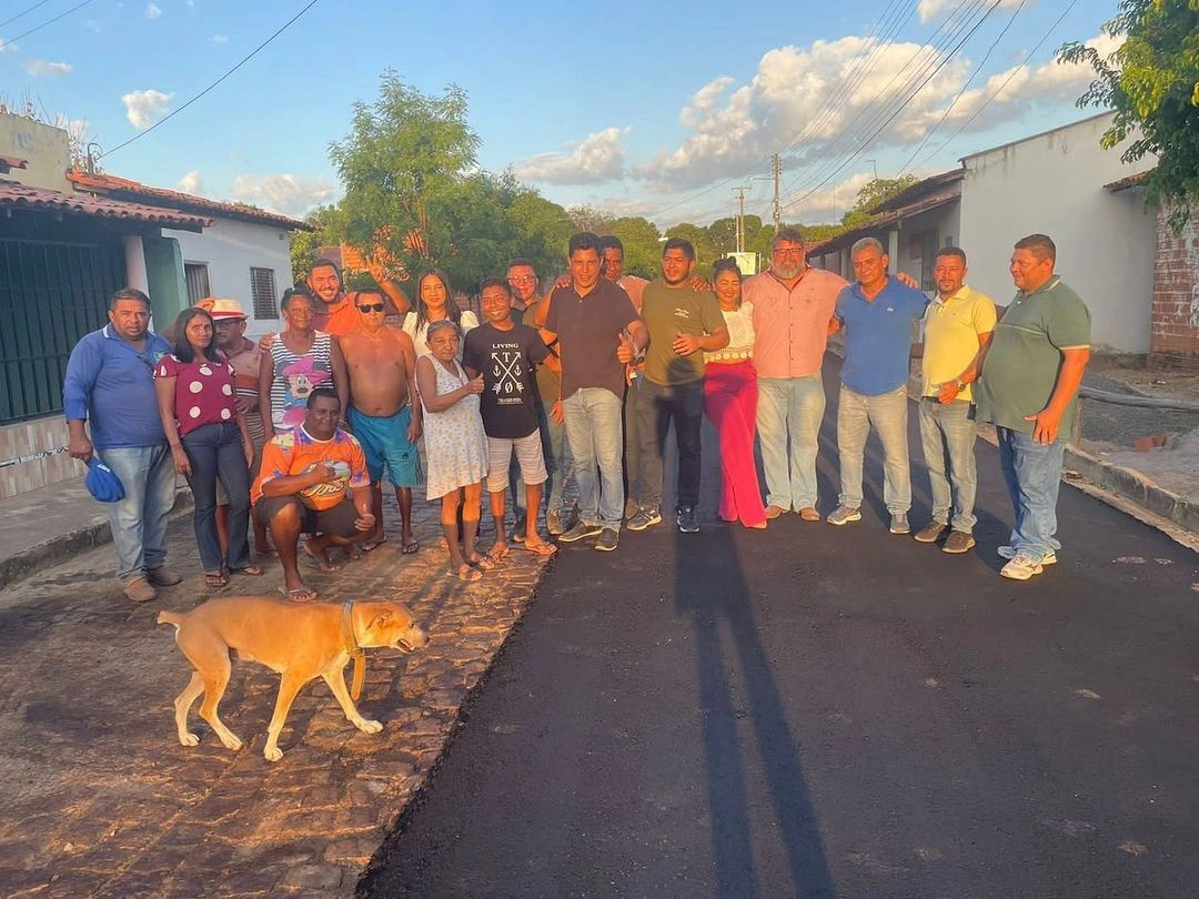 Obra de asfaltamento em Curralinhos