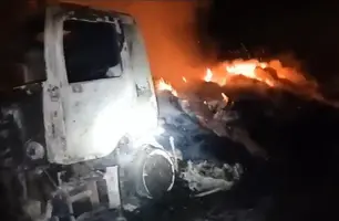 Veículo envolvido no acidente (Foto: Reprodução/Vídeo PRF)