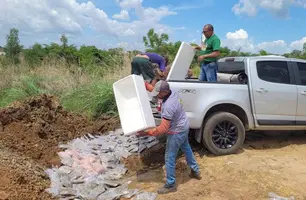 Adapi e Sefaz apreendem veículo com uma tonelada de camarão na BR 316 em Teresina (Foto: Divulgação/Governo do Estado)