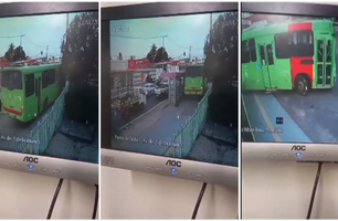 Câmera flagra momento em que ônibus desgovernado invade calçada em Teresina (Foto: Reprodução)
