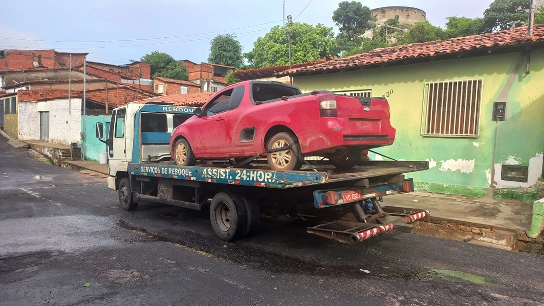 Carro recuperado pela Polícia Militar