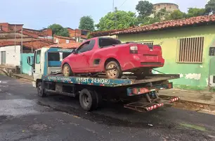 Carro recuperado pela Polícia Militar (Foto: Reprodução)