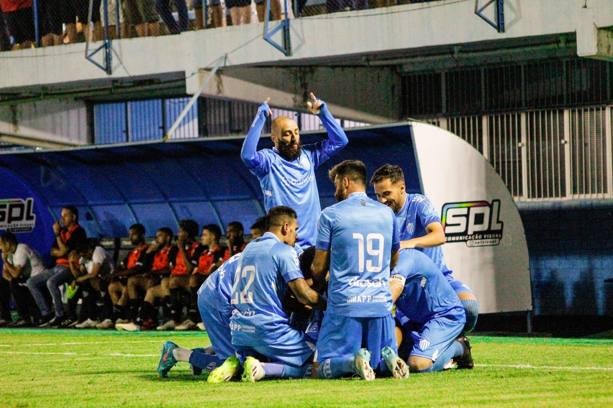 Comemoração do gol de Anderson Tanque