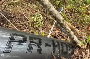 Corpos de ocupantes de helicóptero são encontrados junto aos destroços (Foto: Reprodução)