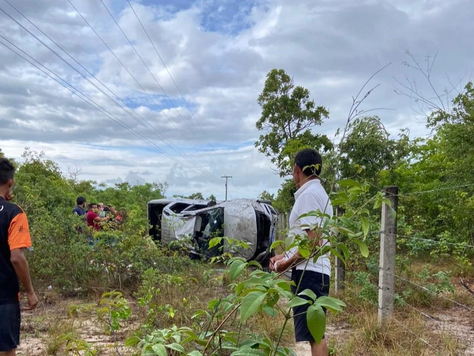 Criança morre após carro capotar na BR-343 na cidade de Buriti dos Lopes