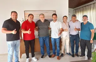 Deputado Florentino Neto com pré-candidatos (Foto: Reprodução)