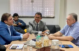 Deputado Florentino Neto recebe equipe que vai fazer relatório do HU de Parnaíba (Foto: Reprodução)