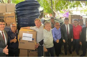 Entrega de kits de irrigação (Foto: Reprodução)