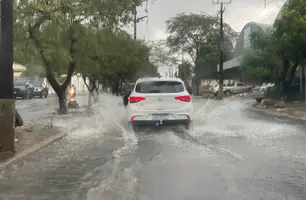 Forte chuva causa transtornos em Teresina. Avenida Pedro Freitas, zona Sul de Teresina. (Foto: Tiago Moura/ Conecta Piauí)
