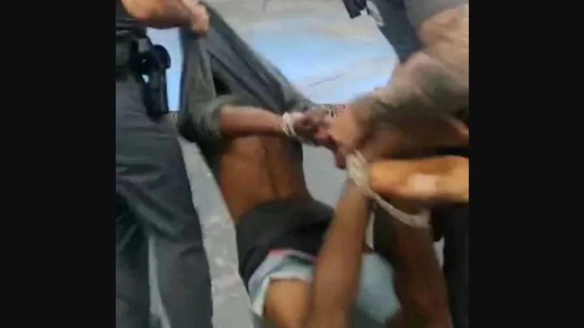Homem 'amarrado feito animal' pela polícia exige indenização de R$ 1 milhão