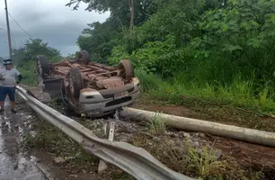 Homem perde controle de veículo e morre após capotamento na BR-343 (Foto: Whatsapp)