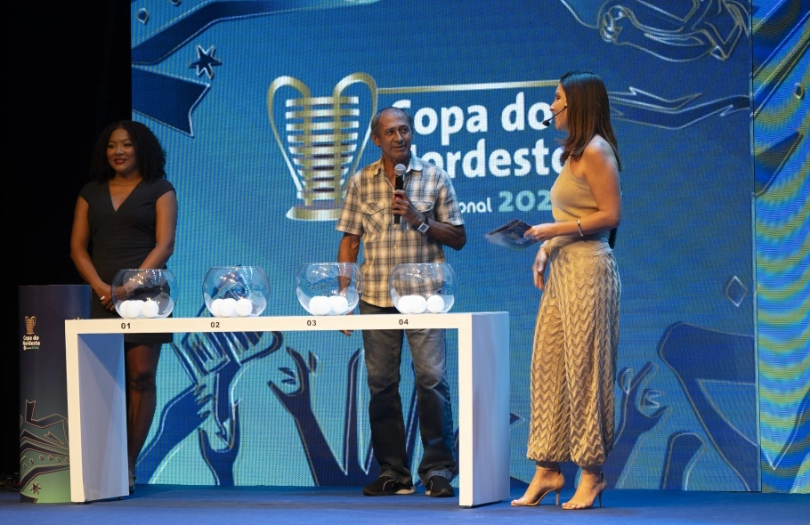 Ídolo do futebol do Piauí, Sima participou do sorteio