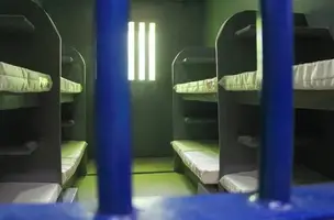 Interior de uma cela da cadeia pública de Altos (Foto: Reprodução)