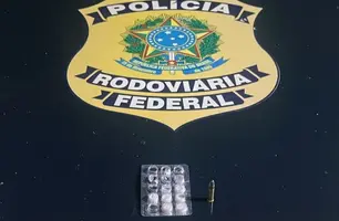 Mulher é presa pela PRF com comprimidos de rebite e munição em Parnaíba (Foto: Reprodução)