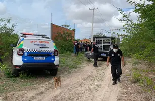 O corpo foi removido pelo Instituto de Medicina Legal (IML) (Foto: Renato Carlos/Conecta Piauí)