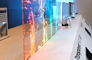 'Parece holograma': Samsung anuncia primeira tela MicroLED transparente do mundo (Foto: Reprodução/Engadget)