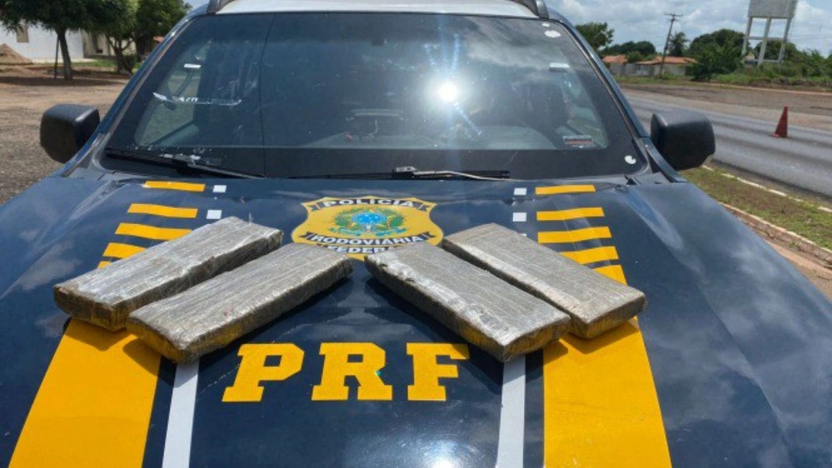 PRF apreende 3,3 kg de maconha e prende cinco pessoas por tráfico em Picos