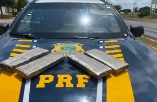 PRF apreende 3,3 kg de maconha e prende cinco pessoas por tráfico em Picos (Foto: Reprodução)