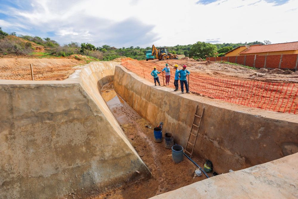 Rafael Fonteles visita obras de macrodrenagem e inaugura rodovia em Oeiras