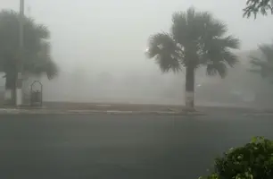 Segundo o órgão, há perigo de chuvas intensas e ventos intensos de até 100 km/h até as 10h deste sábado (27/01) (Foto: Reprodução)