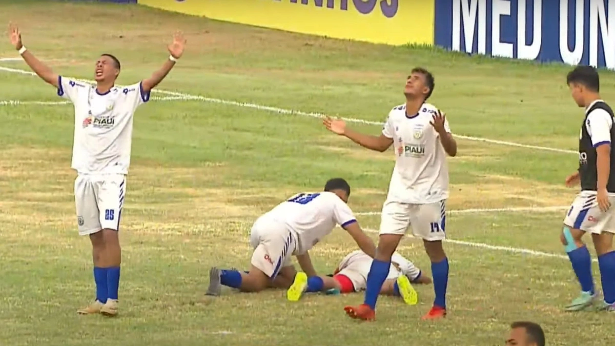 Tiradentes vence Chapecoense em partida histórica