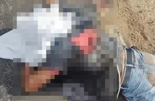 Um dos corpos encontrados no povoado Vilela (Foto: Reprodução)