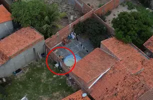 Vídeo mostra suspeito tentando fugir de prisão pulando muros em Parnaíba (Foto: Reprodução)