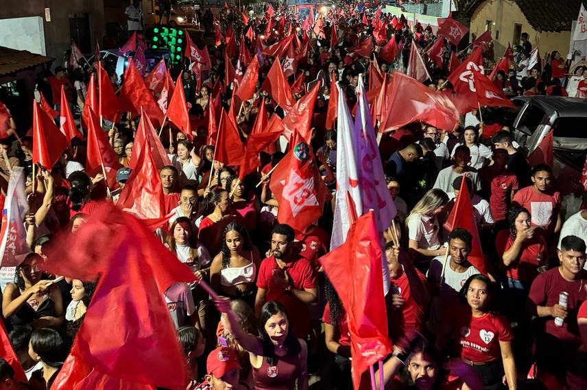 Agamenon reúne diversos apoiadores durante arrastão em Ribeiro Gonçalves Agamenon reúne diversos apoiadores durante arrastão em Ribeiro Gonçalves