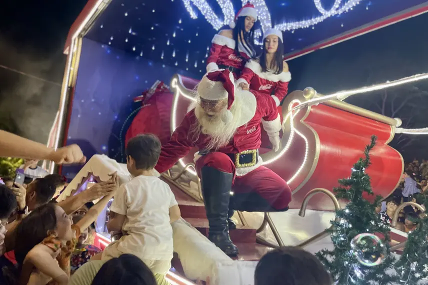 Caravana de Natal da Coca-Cola encanta Teresina; um espetáculo de alegria emoção