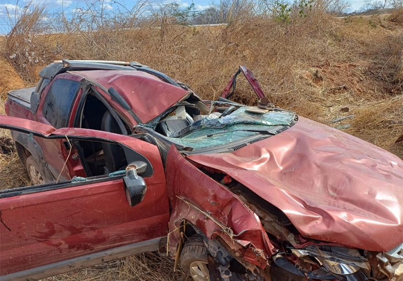 Carro capota e deixa idoso morto após perder o controle em Monte Alegre do Piauí