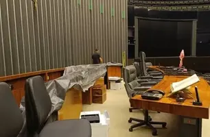 Chuva invade a Câmara dos Deputados e queima quatro equipamentos (Foto: Reprodução)