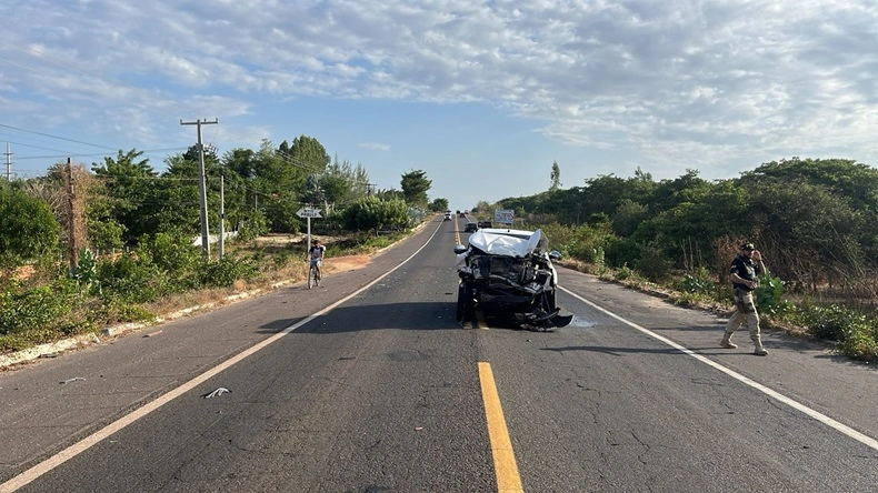 Colisão entre duas caminhonetes deixa três pessoas feridas na BR-343, em Parnaíba