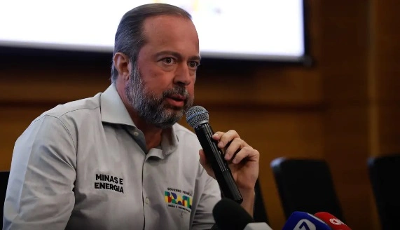 Decisão sobre horário de verão será terça-feira, diz ministro Alexandre Silveira