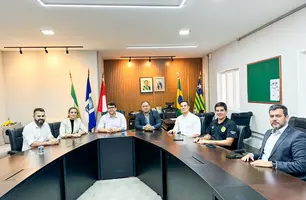 Deputada Bárbara do Firmino apresenta projeto para secretário de segurança (Foto: Divulgação)