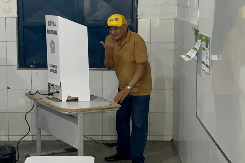 Dr. Pessoa vota na zona Sul de Teresina