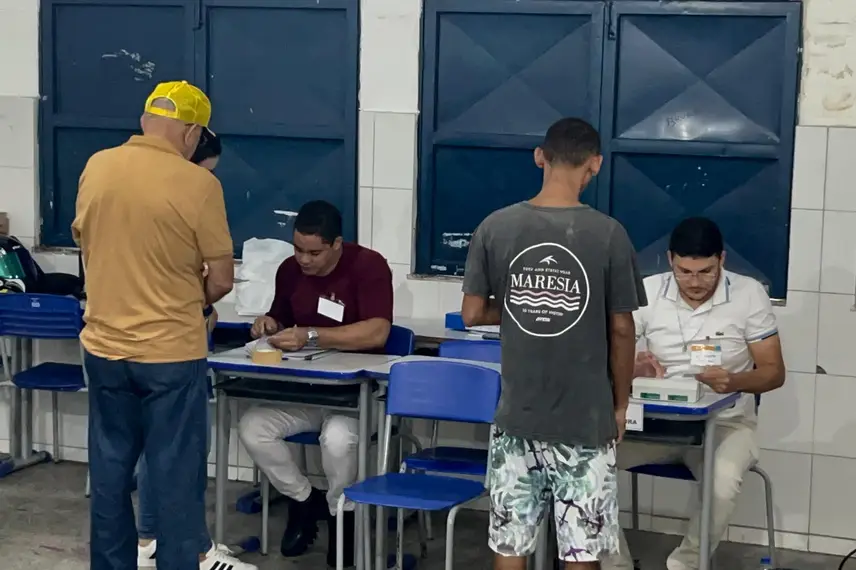 Dr. Pessoa vota na zona Sul de Teresina