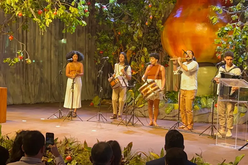 Empresário Thiago Monteiro recebe medalha do governador Rafael Fonteles