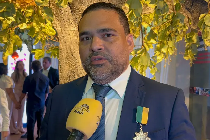 Empresário Thiago Monteiro recebe medalha do governador Rafael Fonteles