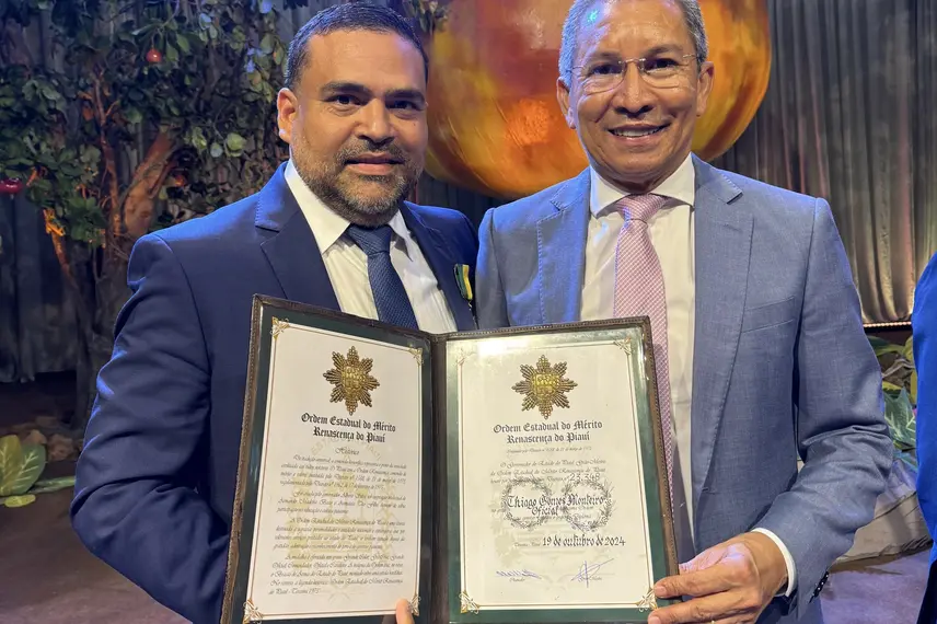Empresário Thiago Monteiro recebe medalha do governador Rafael Fonteles