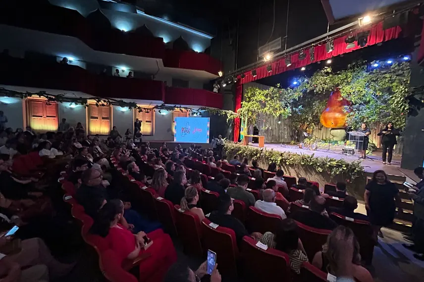 Empresário Thiago Monteiro recebe medalha do governador Rafael Fonteles